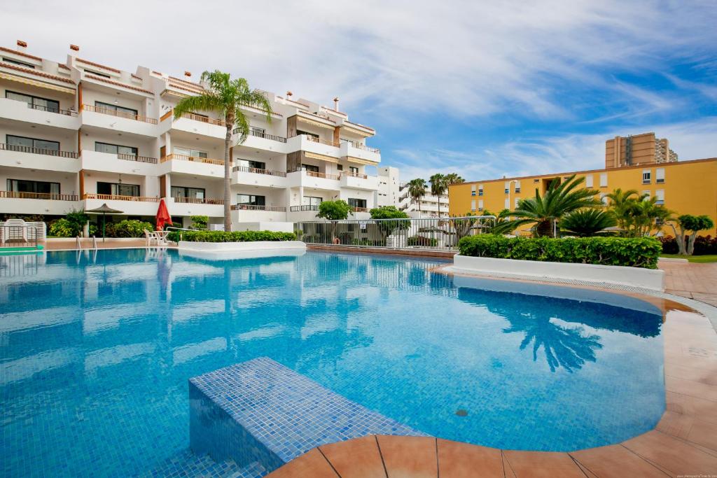 One-bedroom Apartment With Terrace, Pool and Partial Sea Views