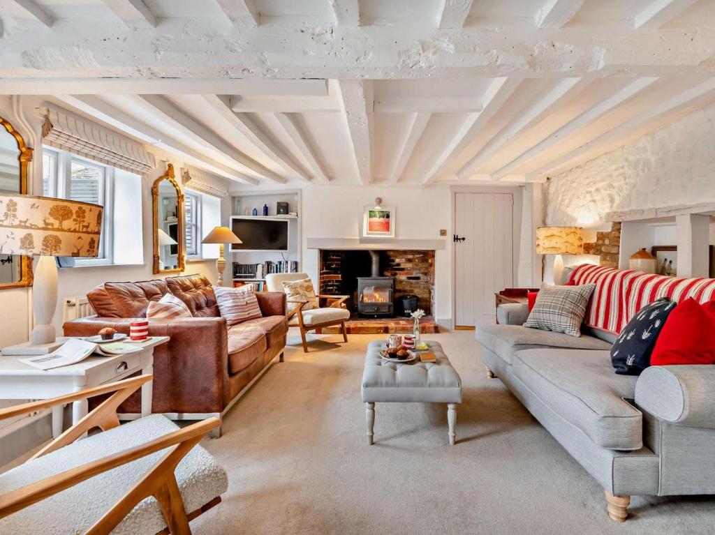 a living room with couches and a fireplace at 3 Bed in Brockenhurst oc-nfl82 in Beaulieu