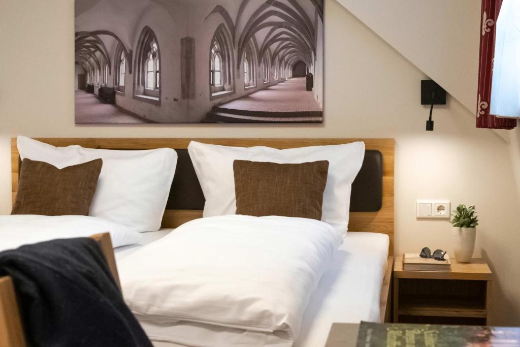 a bedroom with two beds and a picture on the wall at Doppelzimmer 18 in Heidenheim