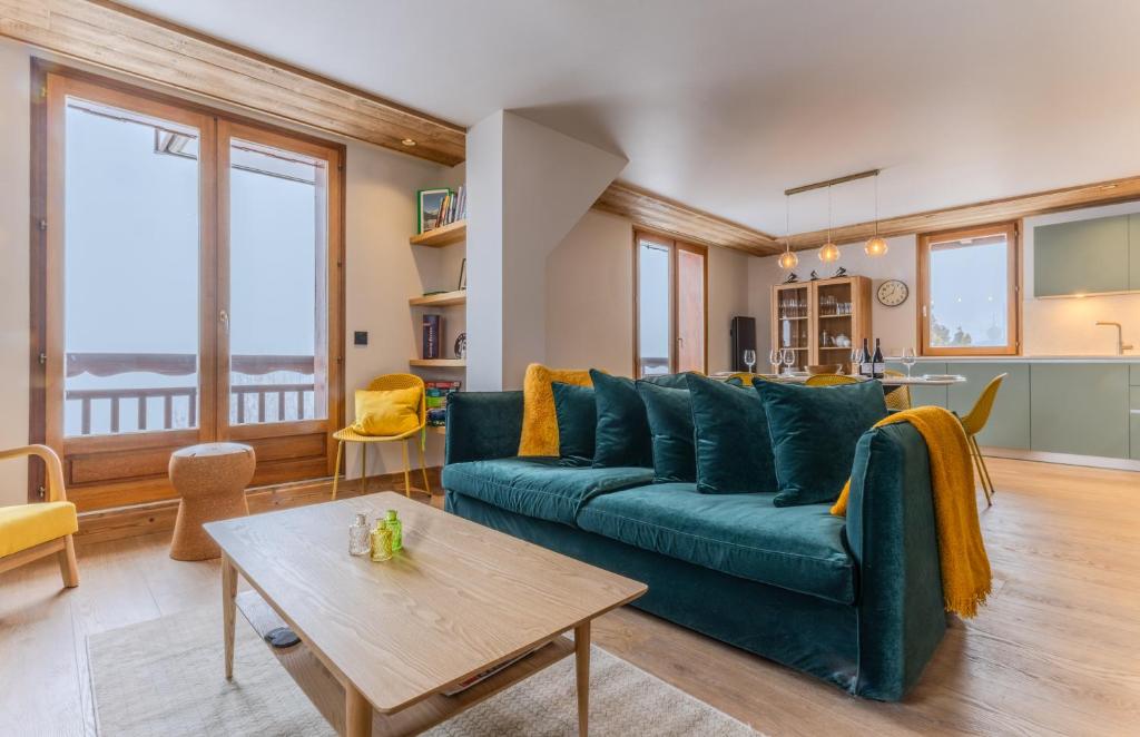 Ski Peak - Saskia Lodges 302 - Sensational NEW apartment - 3 bedroom, 3 bathroom