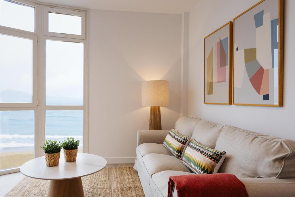 Beachfront apartment in Las Canteras S5