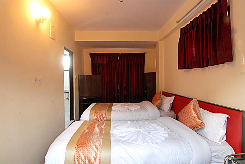 Postel nebo postele na pokoji v ubytování Hotel Gallery Nepal