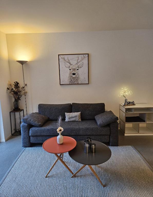 a living room with a couch and a table at Ferienwohnung Stenna SELVA an Toplage in Flims