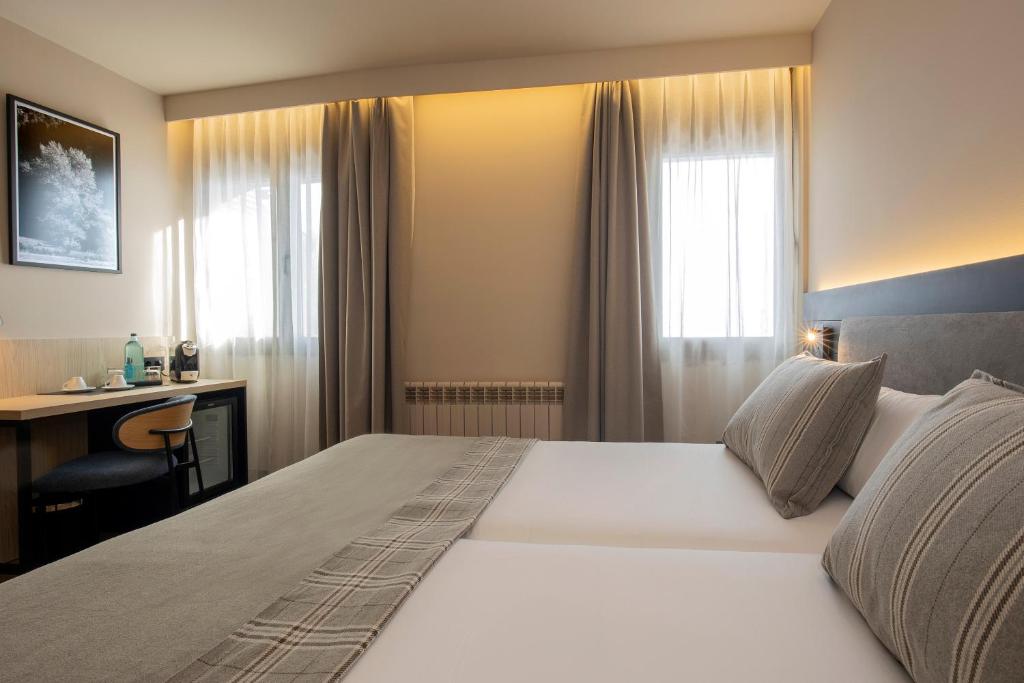 Llit o llits en una habitació de Hotel Màgic Pas by Nexta