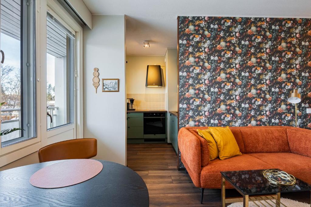 a living room with a couch and a table at Studio Esterinkatu in Imatra