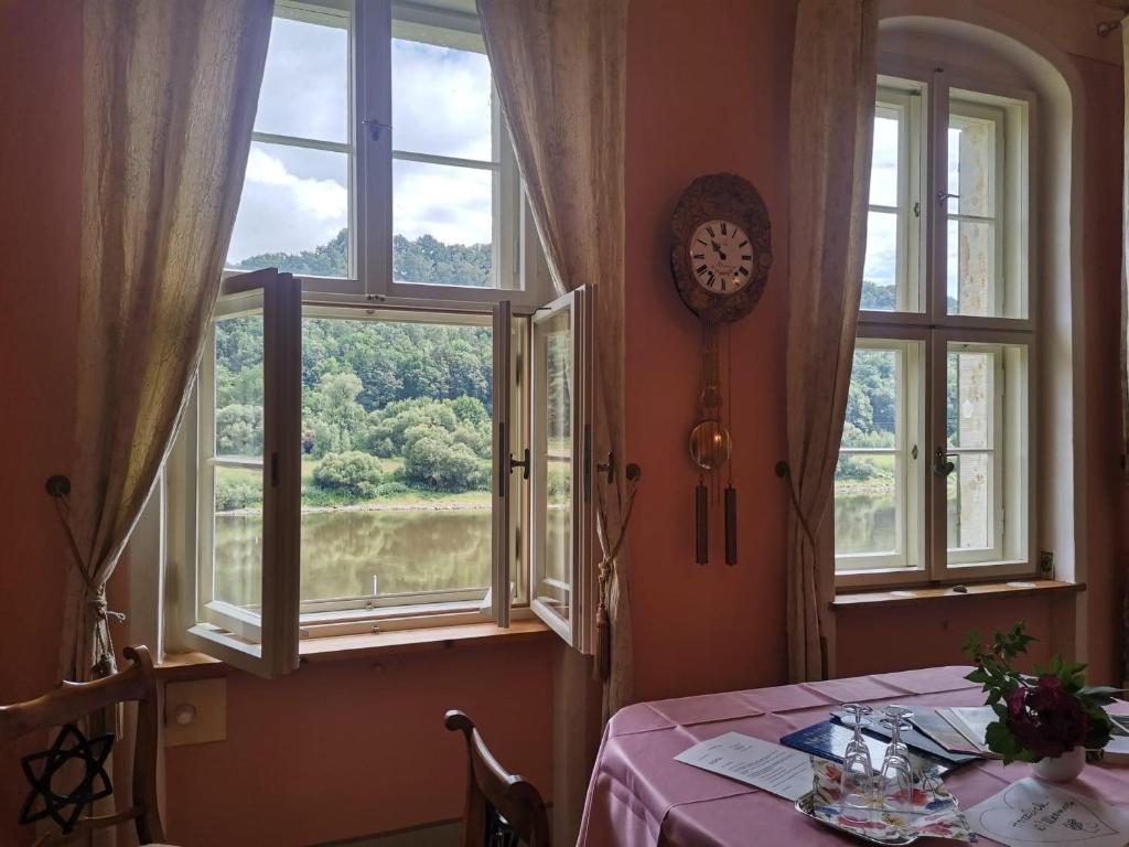 Herrenhaus Orangella - Two-Bedroom Apartment With Shower