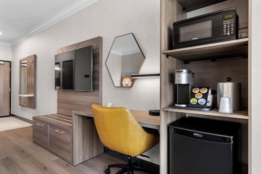 Holiday Inn Express Hotel & Suites Santa Cruz by IHG photo