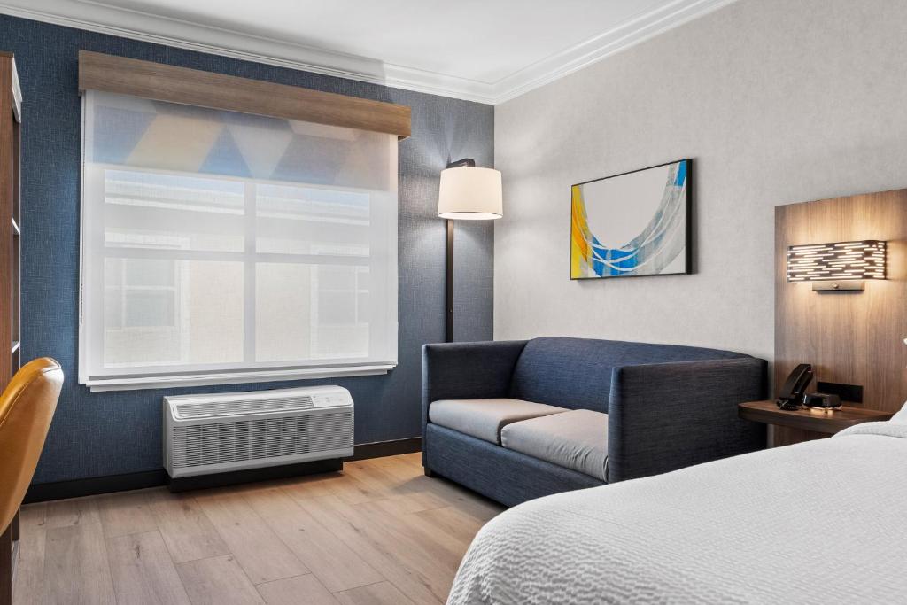 Holiday Inn Express Hotel & Suites Santa Cruz by IHG photo