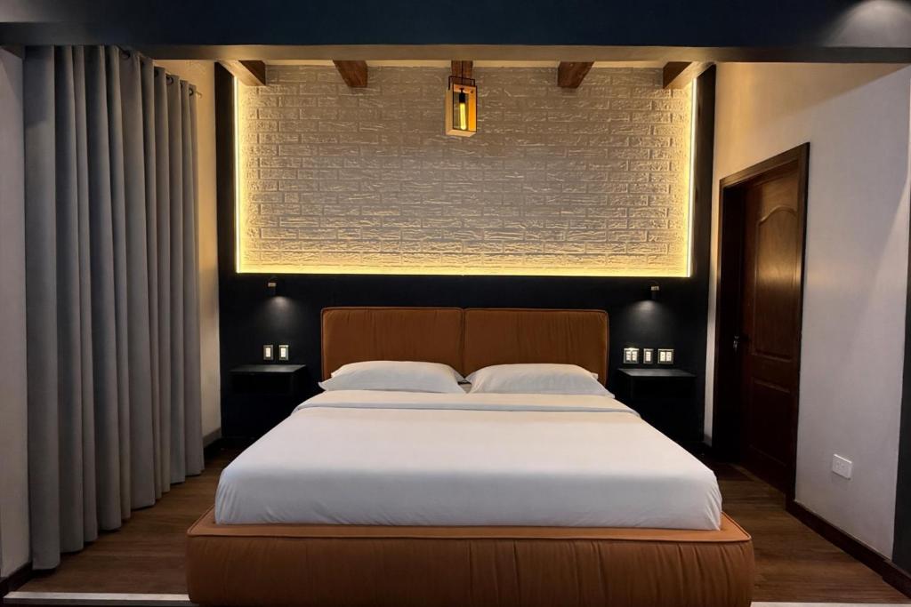 a bedroom with a large bed with white sheets at Casa Don Cristóbal Hotel y Restaurante Boutique in San Juan La Laguna