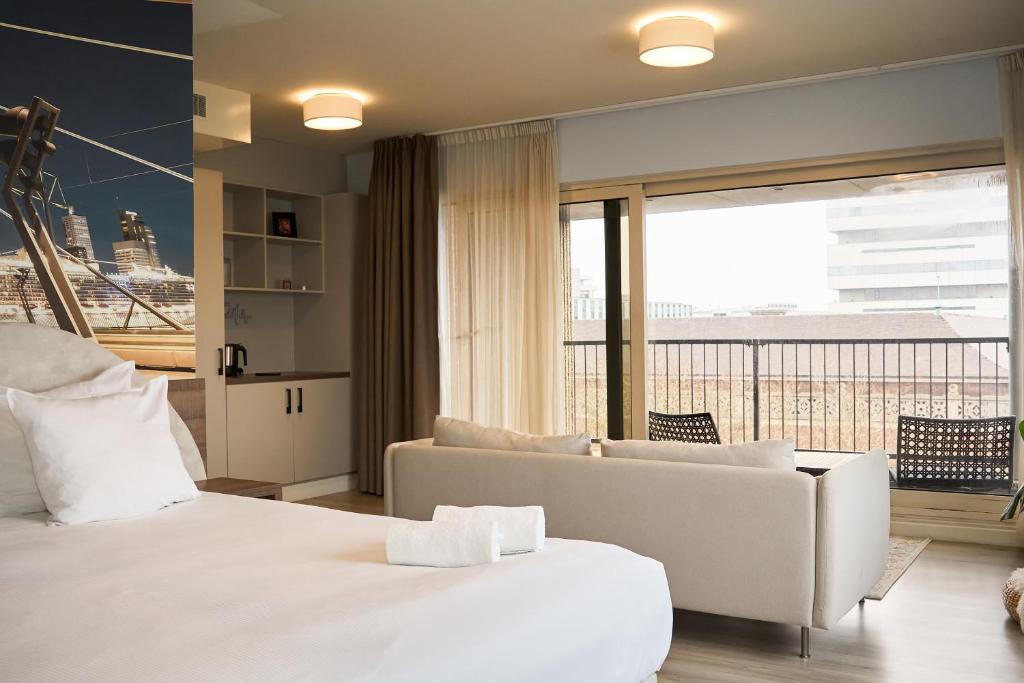 Rotterdam Teleport Hotel - Balkonsuite