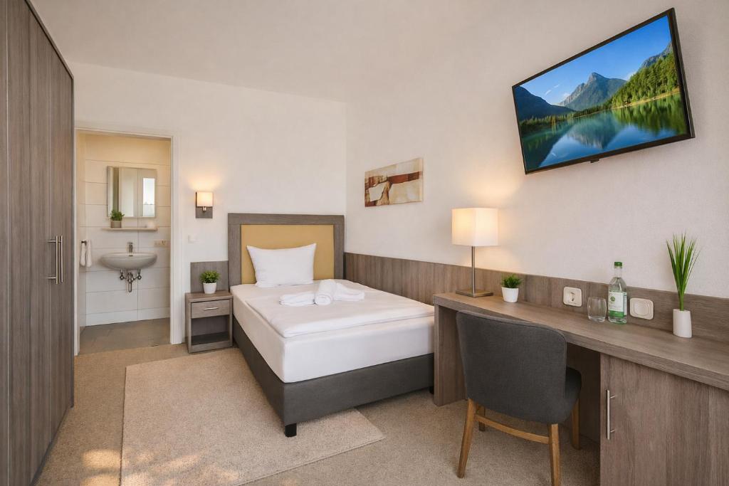 Sunny Hotel Regenstauf - Housity