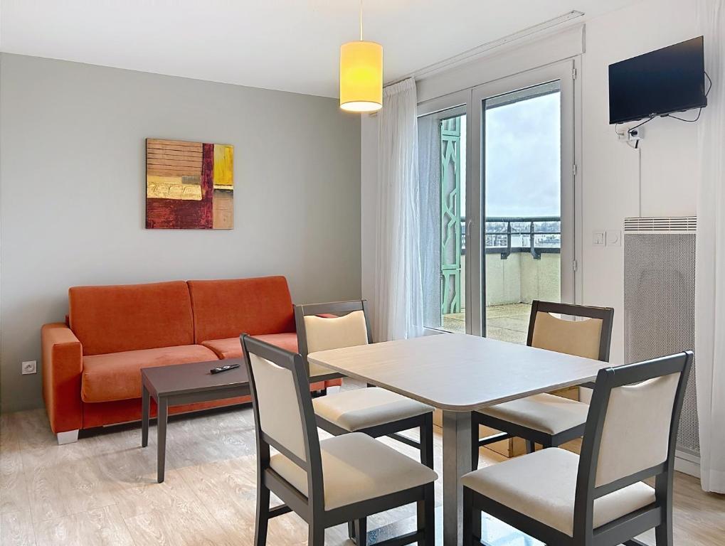 Terres de France - Appart Hôtel Rouen Flaubert - One-Bedroom Apartment With Terrace