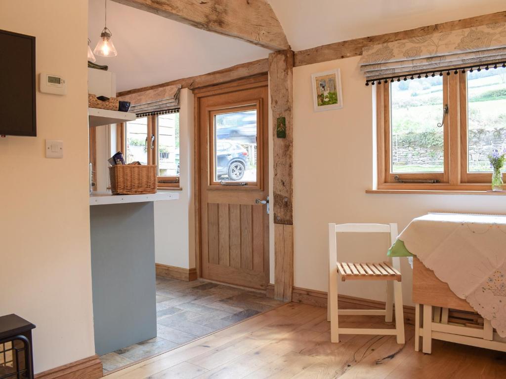 a kitchen and dining room with a table and chairs at Gooses Roost - Uk32096 in Dorstone