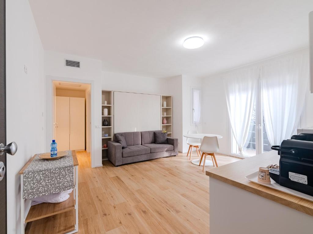 a living room with a couch and a table at GINO SUITES - Monolocali Luxury - Appartamenti vicini a Rho Fiera e Milano in Bollate