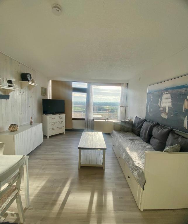 a living room with a couch and a table at FeWo GüNi Marina Wendtorf Strand mit Balkon und seitlichem Fördeblick in Wendtorf