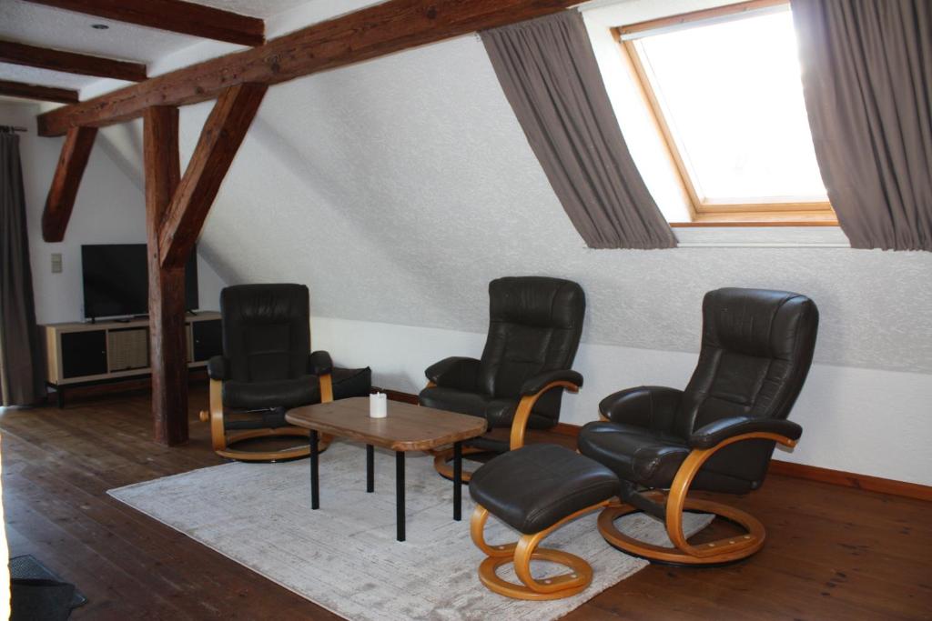 a room with chairs and a table and a tv at Kleine Auszeit Blumenthal in Ferdinandshof