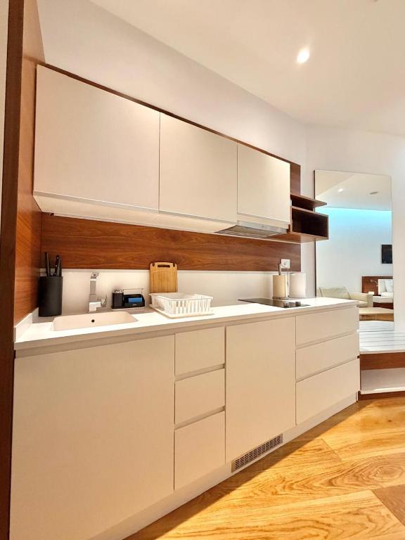 Condo Studio Plaza - 9