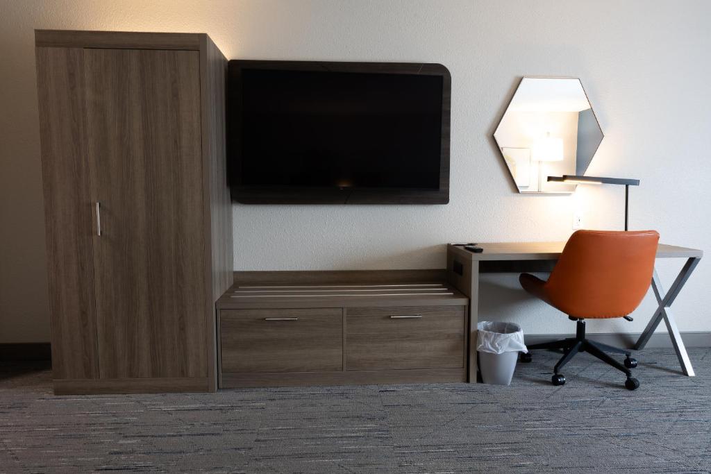 Holiday Inn Express & Suites Mansfield - Ontario by IHG photo