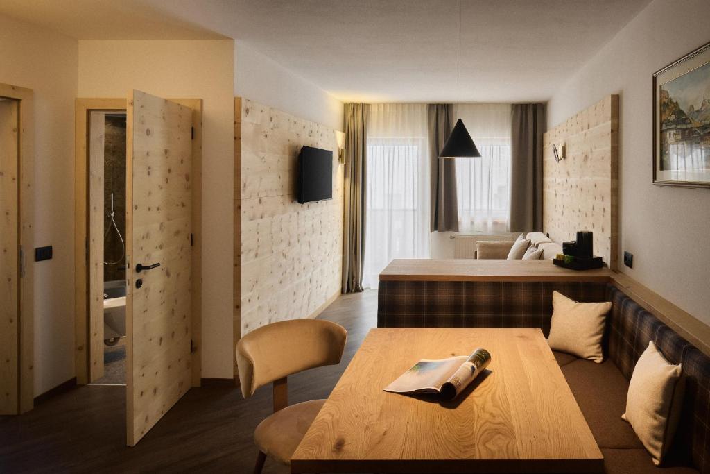 Hotel Mesdi - Two-Bedroom Deluxe Apartment With Balcony