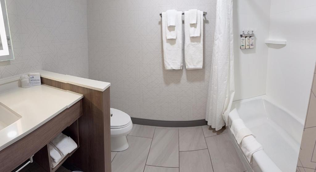 Holiday Inn Express & Suites Mansfield - Ontario by IHG photo
