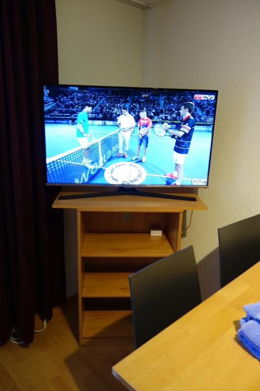 TV a/nebo společenská místnost v ubytování Royal Swiss Apartments