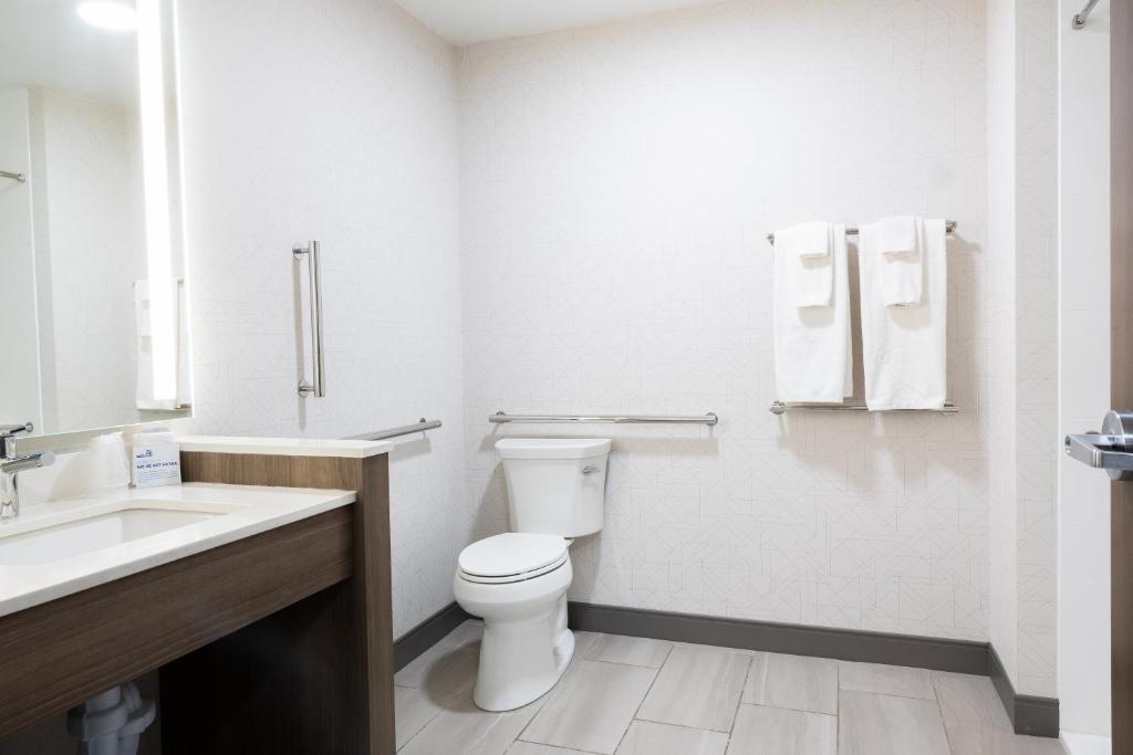 Holiday Inn Express & Suites Mansfield - Ontario by IHG photo