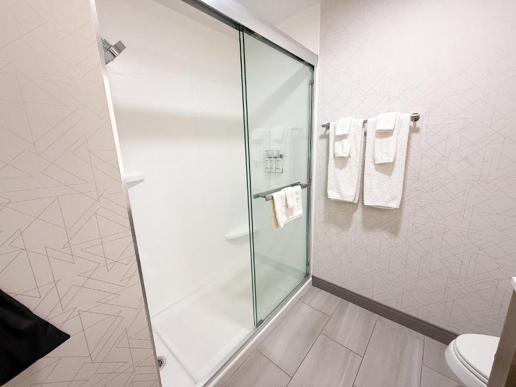 Holiday Inn Express & Suites Mansfield - Ontario by IHG photo