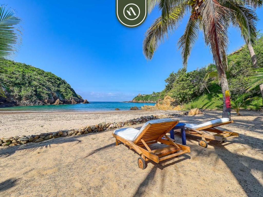 Photo inspiration: Picture Idea: Luxury Oceanfront Villa Private Beach