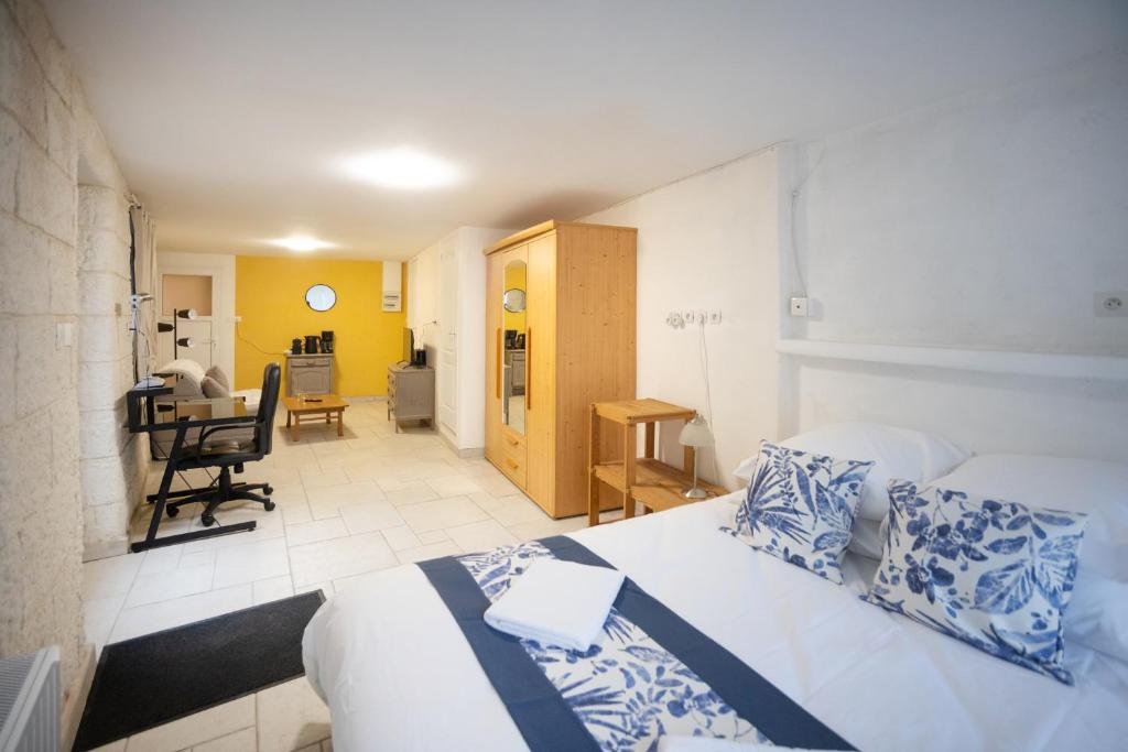 a bedroom with a bed and a room with a desk at La suite d'Amanda-wifi-jardin NO KITCHEN in Villefranche-de-Rouergue