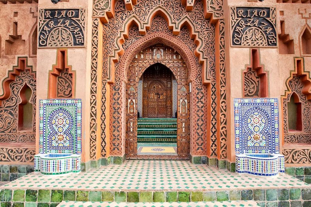 an entrance to a building with a wooden door at Riad Ouarzazate in Ouarzazate