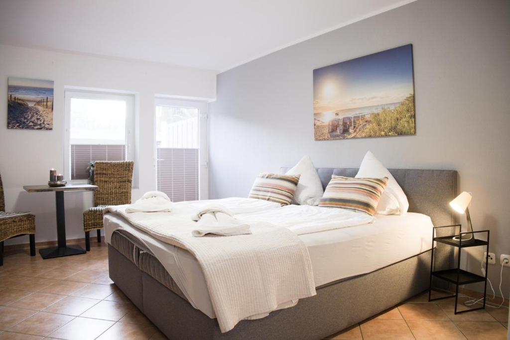 Gallery image of Doppelzimmer 5 Rollmops mit Küche by Pharus Appartements in Koserow