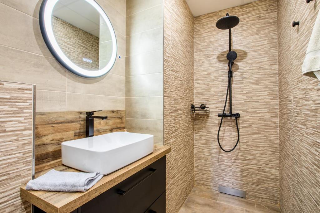 Appartement climatisé, 4 suites parentales et grande terrasse – photo 12