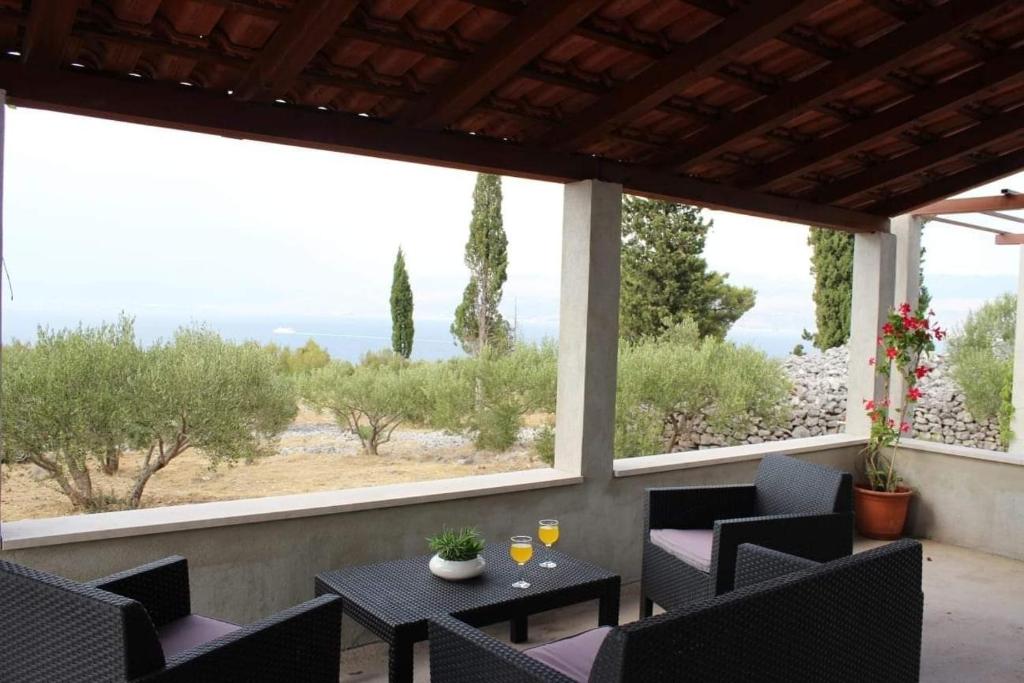 Holiday house with a parking space Supetar, Brac - 25125