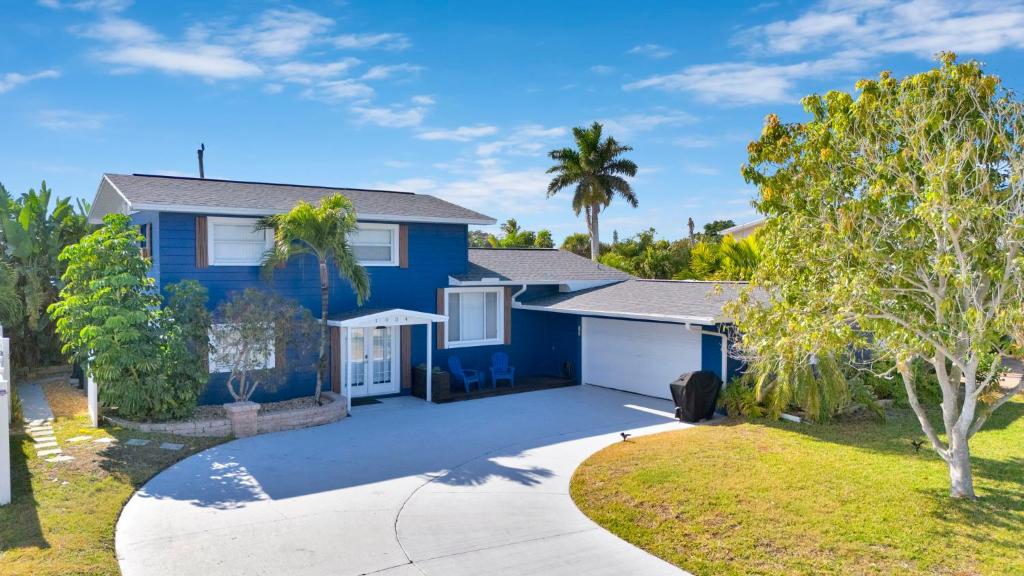 TIKI BLUE-Fun for Big Groups-Near Beach, Hot Tub, Heated Pool - Casa Com 5 Quartos