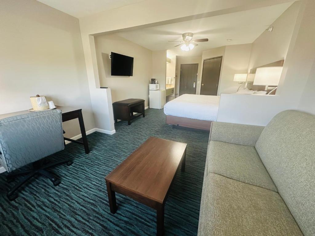 BridgePointe Inn & Suites by BPhotels, Lincoln I-80 & 27th St - Suite King