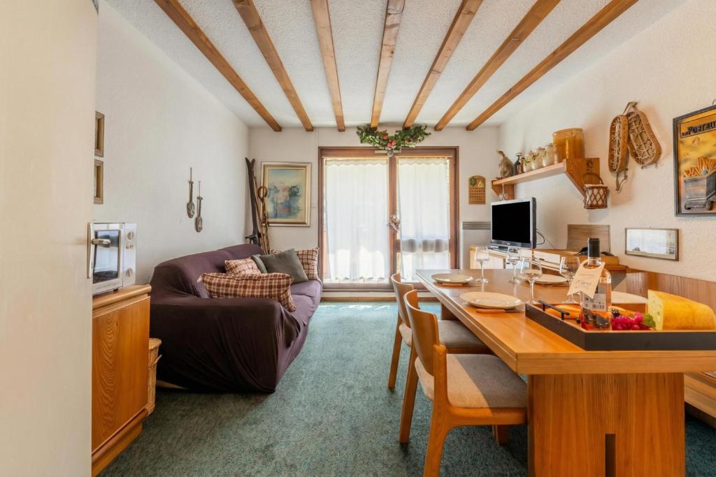 Apt Des Lacs Near Lac des Gaillands Balcony & Views - Happy Rentals