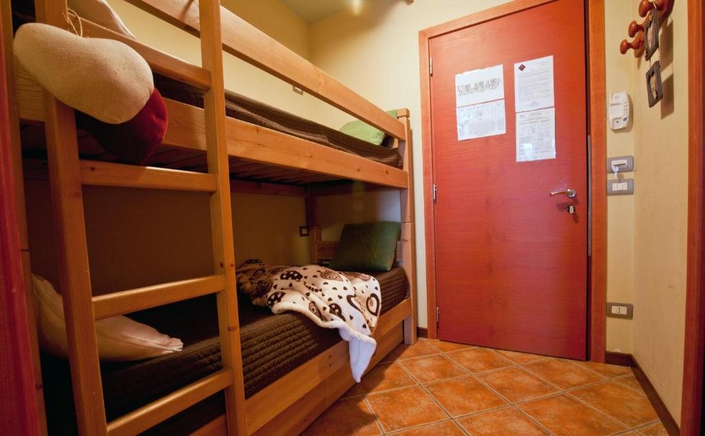 Łóżko lub łóżka piętrowe w pokoju w obiekcie Residence Stalle Lunghe