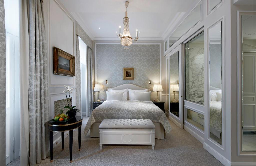 Voodi või voodid majutusasutuse Hotel Sacher Wien toas