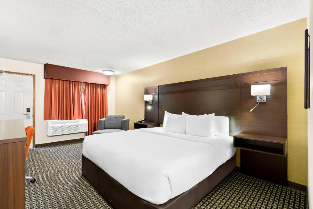 Quality Inn Mount Vernon - King Room - Non-Smoking