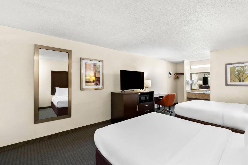 Quality Inn Mount Vernon - Queen Room With Two Queen Beds - Non-Smoking
