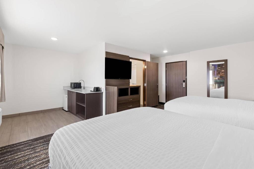 Clarion Pointe Milwaukee Airport photo