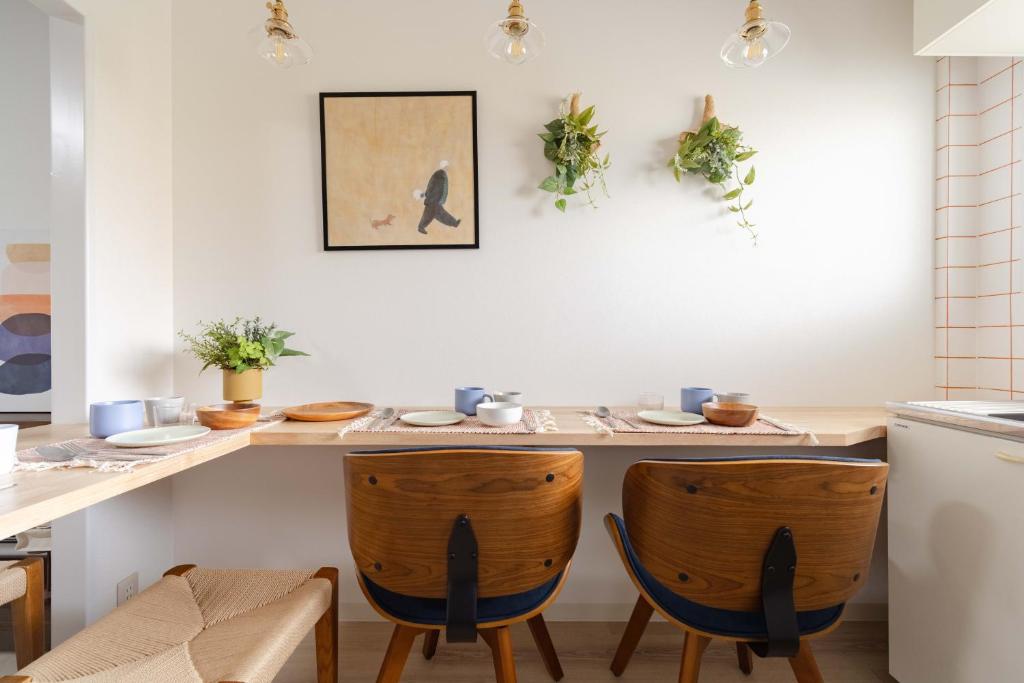 a kitchen with a table and two chairs at Cozy Retreat LATTE in Yatomi 