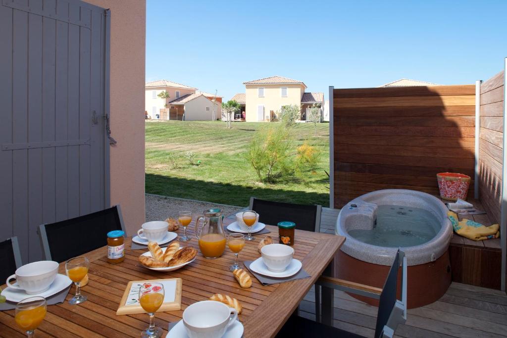 Le Domaine du Golf*** by Ateya Vacances - Two-Bedroom Villa With Hot Tub