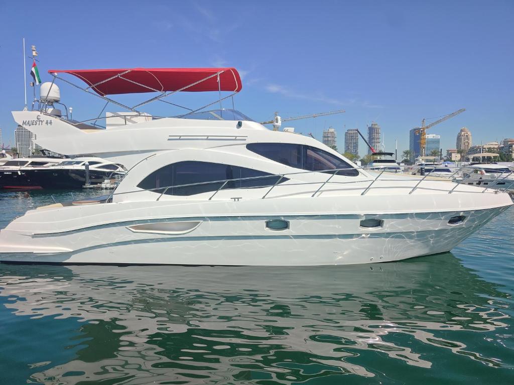 Luxury yacht Stay Dubai