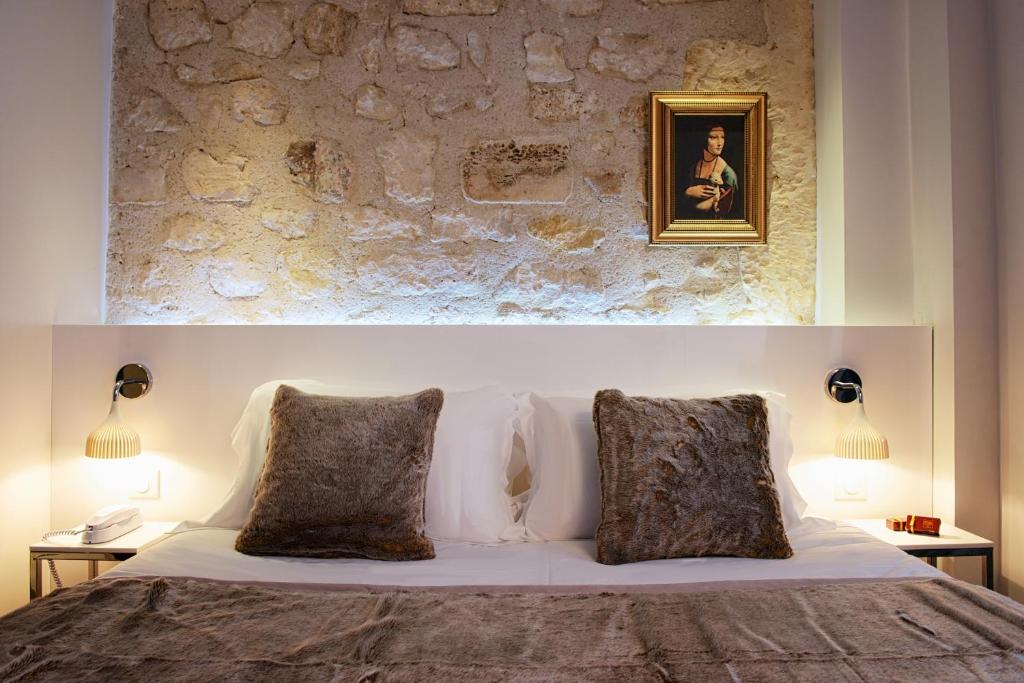 Posteľ alebo postele v izbe v ubytovaní Hôtel le Clos de Notre Dame