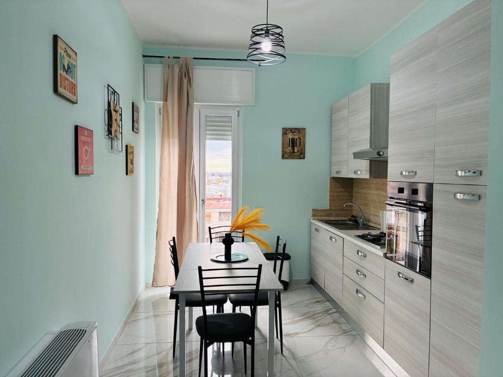 a kitchen with a table and chairs in a room at A casa di Ro 2 in Nola