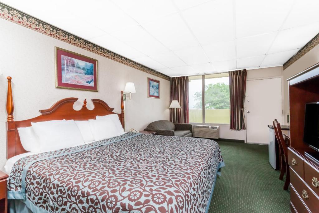 Days Inn by Wyndham Tannersville - King Room - Mobility Access/Non-Smoking