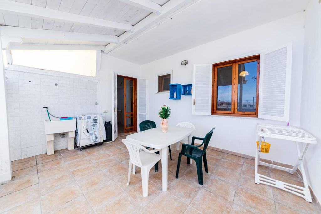a white room with a white table and chairs at Summer Flat - San Foca in San Foca