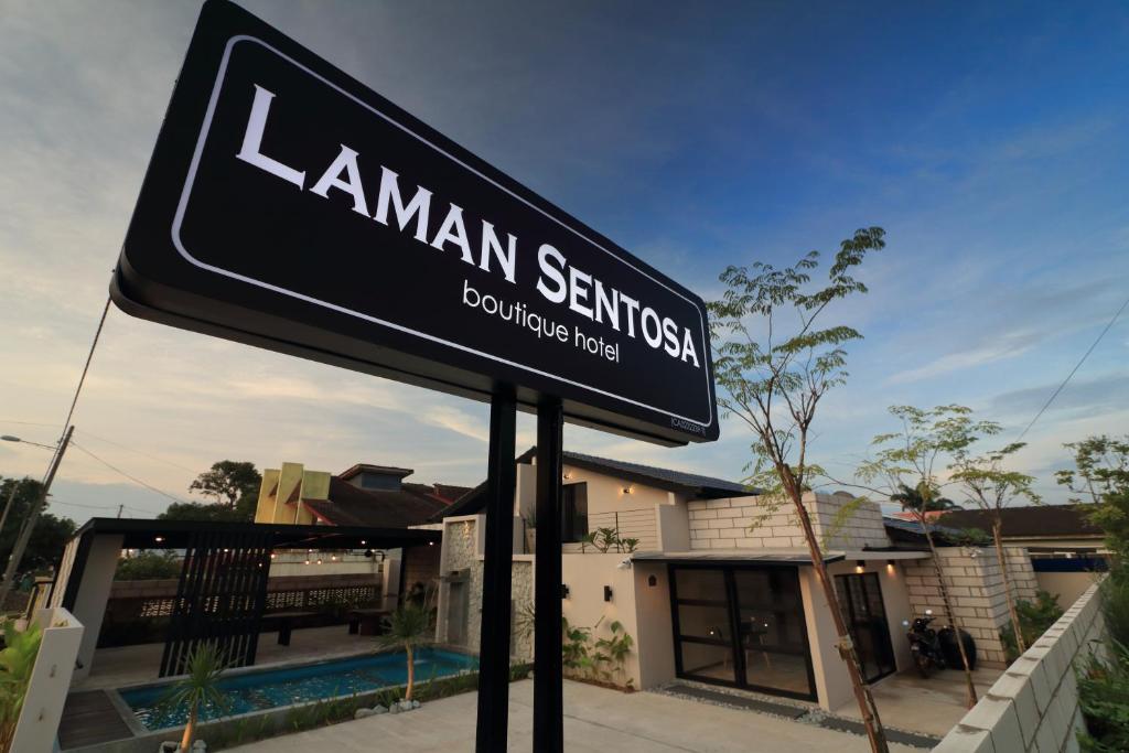 a street sign in front of a house at Laman Sentosa Boutique Residence in Kuantan