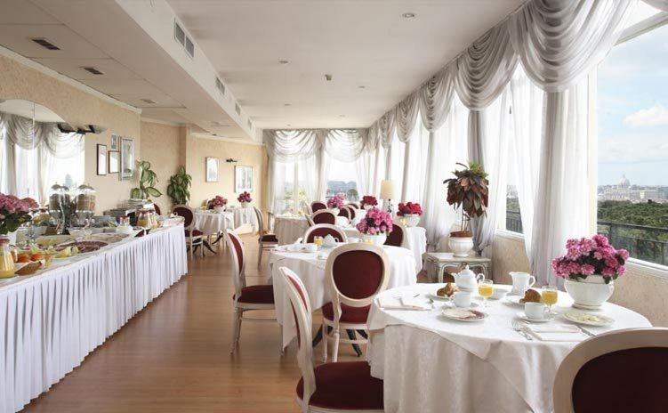 Restaurace v ubytování Hotel Eliseo